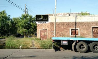 AMPLIO LOTE EN ESQUINA 170 M2 APROVECHABLES A DOS CUADRAS DE AVENIDA PRINCIPAL.