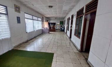 Villa Puncak Cipanas Area Dingin Jalan Raya Luas 800m2