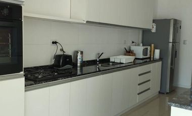 Excelente duplex en Barrio La Calandria, calidad unica!!!