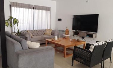 Excelente duplex en Barrio La Calandria, calidad unica!!!