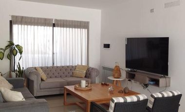 Excelente duplex en Barrio La Calandria, calidad unica!!!