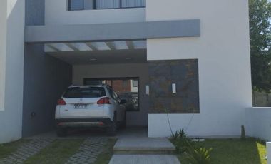 Excelente duplex en Barrio La Calandria, calidad unica!!!