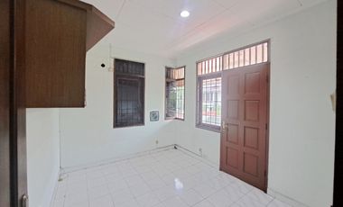Rumah Strategis 14 Menit ke Stasiun Rawa Buntu 5 KT Siap Huni J-45339