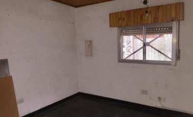 LOTE CON COCHERAS Y OFICINA EN BURZACO