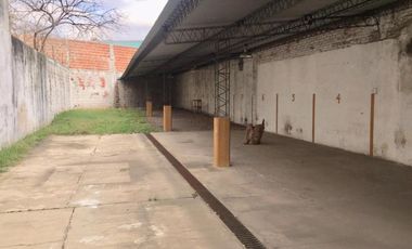LOTE CON COCHERAS Y OFICINA EN BURZACO