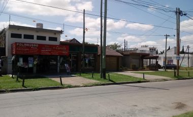 CASA EN ESQUINA DE DOS DORMITORIOS MÁS DOS LOCALES COMERCIALES