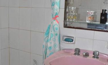 CASA CON PILETA EN BARRIO PARQUE GOLF