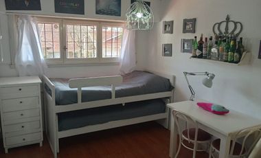 Chalet reciclado, 5 amb. con garage doble y jardín.