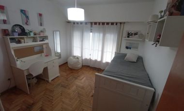 Chalet reciclado, 5 amb. con garage doble y jardín.