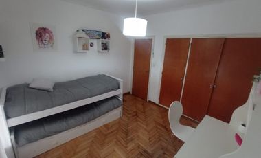 Chalet reciclado, 5 amb. con garage doble y jardín.