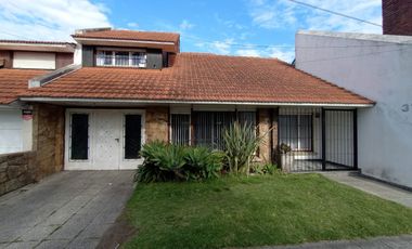 Chalet reciclado, 5 amb. con garage doble y jardín.