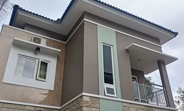 Rumah Cantik 2 Lantai One Gate & Carport Luas dekat Jl Besi Jangkang