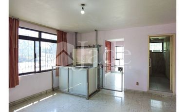 Propiedad en Venta: Ubicación Estratégica y Potencial Residencial o Comercial