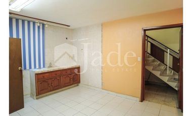 Propiedad en Venta: Ubicación Estratégica y Potencial Residencial o Comercial
