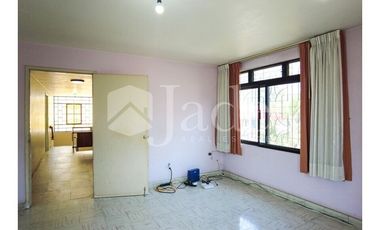 Propiedad en Venta: Ubicación Estratégica y Potencial Residencial o Comercial