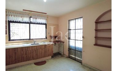 Propiedad en Venta: Ubicación Estratégica y Potencial Residencial o Comercial