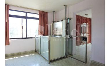 Propiedad en Venta: Ubicación Estratégica y Potencial Residencial o Comercial