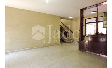 Propiedad en Venta: Ubicación Estratégica y Potencial Residencial o Comercial