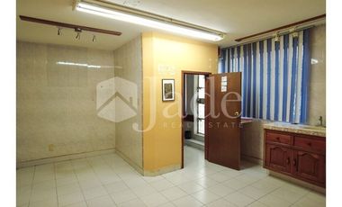 Propiedad en Venta: Ubicación Estratégica y Potencial Residencial o Comercial
