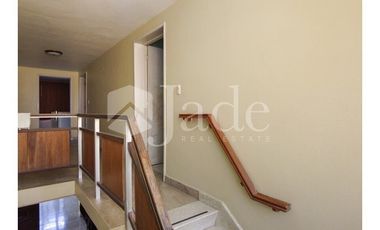 Propiedad en Venta: Ubicación Estratégica y Potencial Residencial o Comercial