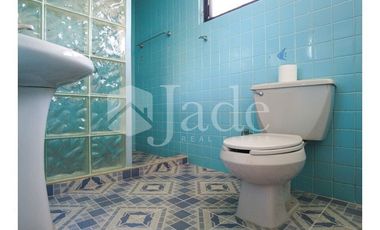 Propiedad en Venta: Ubicación Estratégica y Potencial Residencial o Comercial