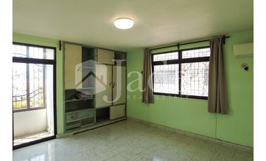 Propiedad en Venta: Ubicación Estratégica y Potencial Residencial o Comercial