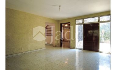 Propiedad en Venta: Ubicación Estratégica y Potencial Residencial o Comercial