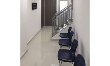 Se Vende Local Comercial con Mezzanine, rea Oeste