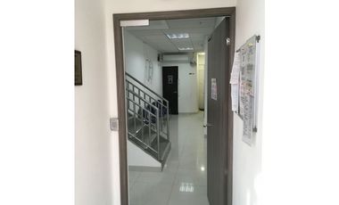 Se Vende Local Comercial con Mezzanine, rea Oeste