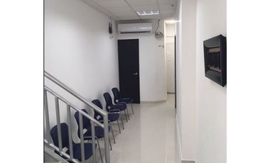 Se Vende Local Comercial con Mezzanine, rea Oeste