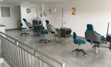Se Vende Local Comercial con Mezzanine, rea Oeste