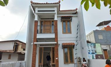 JANGAN DILIHAT! RUMAH ETNIK 2LT DI TENGAH KOTA JOGJA