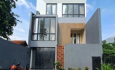 Disewakan Rumah Duren Tiga,Pancoran nyaman banget 4lantai