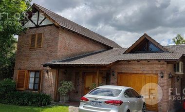 Flores Prop. Vende Casa - La Lomada De Pilar, Pilar