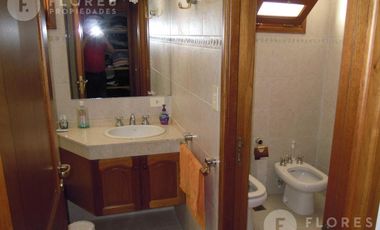 Flores Prop. Vende Casa - La Lomada De Pilar, Pilar