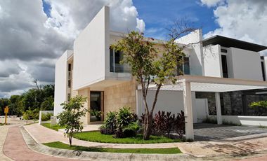 CASA EN VENTA EN CANCUN EN RESIDENCIAL LAGOS DEL SOL