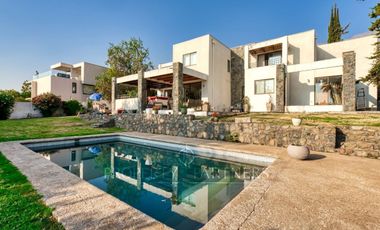 Amplia y hermosa casa en arriendo, condominio Arboretum, Peñalolén