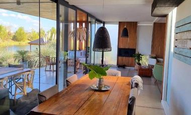 Casa al agua, en puertos. Barrio Muelles