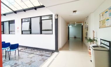 oficina en arriendo en la catedral. Cod A5035905