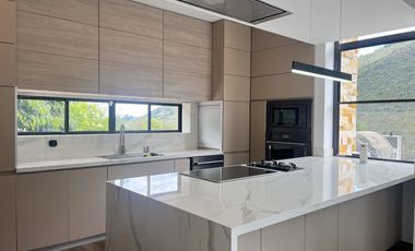 casa en arriendo en la calera. Cod A121133010