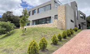 casa en arriendo en la calera. Cod A121133010