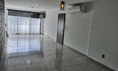 Departamento en Planta Baja en Fracc. Virginia de 3 Recamaras. Equipado