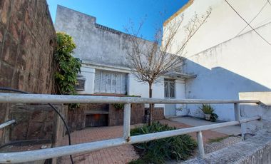 Se Vende Casa a refaccionar en La Rioja y Av. Freyre - Santa Fe