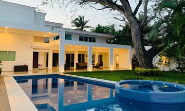 CASA EN VENTA CON RÍO EN EL ESTERO RIVIERA VERACRUZANA | ARLETTE FLORES