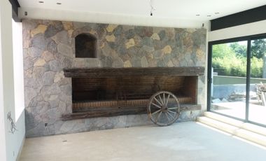 CASA EN VENTA EN EL CORAZON DE AVANDARO