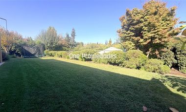 Los Bravos Casa arriendo 5D4B piscina jardín Craighouse