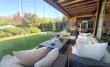 Los Bravos Casa arriendo 5D4B piscina jardín Craighouse