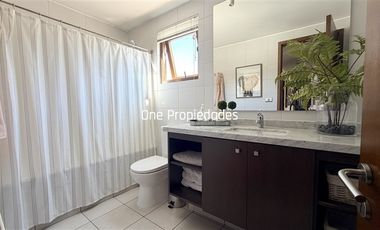 Los Bravos Casa arriendo 5D4B piscina jardín Craighouse