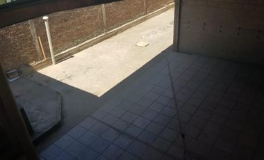 PROPIEDAD EN LOTE PROPIO CON LOCAL COMERCIAL, 6 DEPARTAMENTOS DE 2 AMBIENTES Y ENTRADA PARA AUTOS.