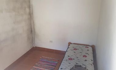 PROPIEDAD EN LOTE PROPIO CON LOCAL COMERCIAL, 6 DEPARTAMENTOS DE 2 AMBIENTES Y ENTRADA PARA AUTOS.